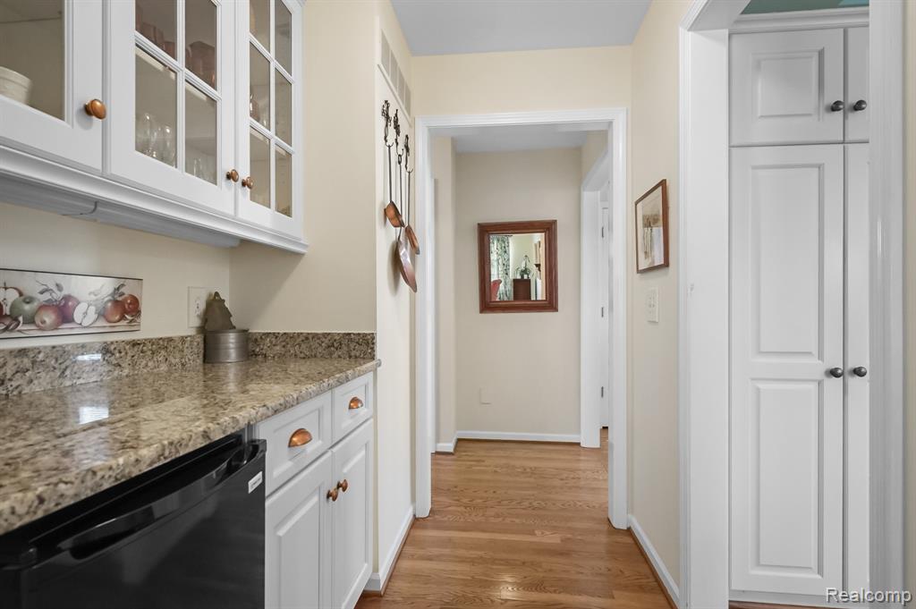 6573 Tree Knoll Drive, Troy, MI 48098 — Photo 19