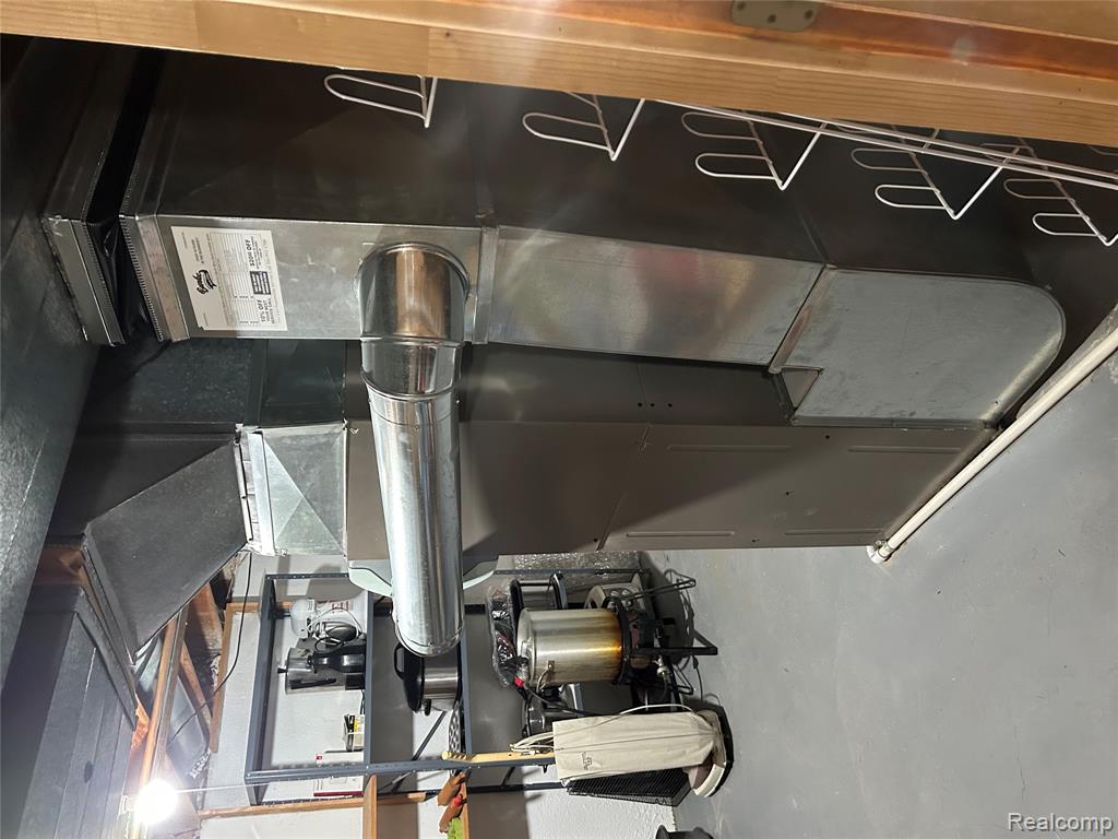 Utility room with heating unit
