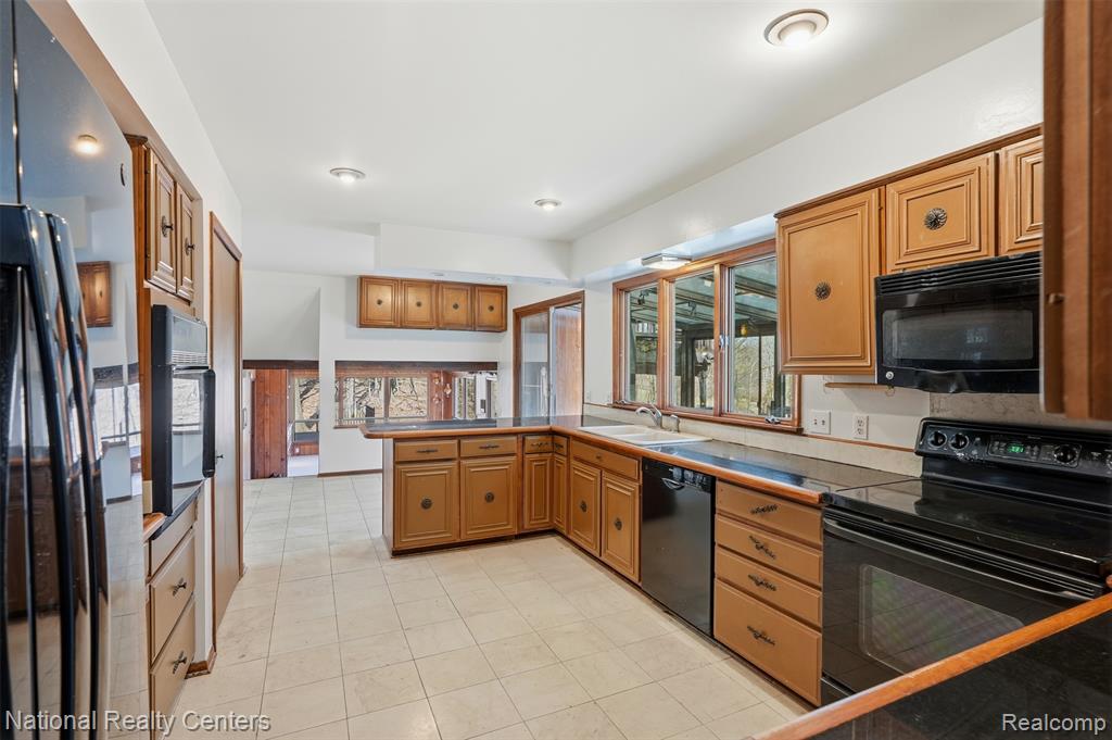 4710 Cove Road, West Bloomfield, MI 48323 — Photo 28