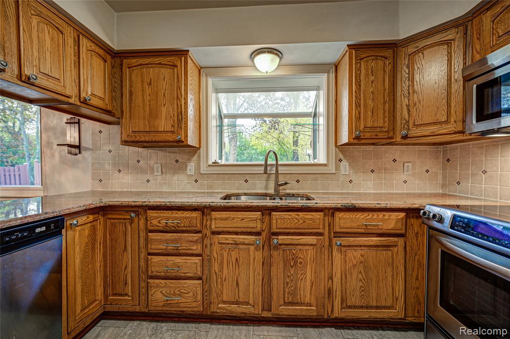 4435 Westover Drive, West Bloomfield, MI 48323 — Photo 14