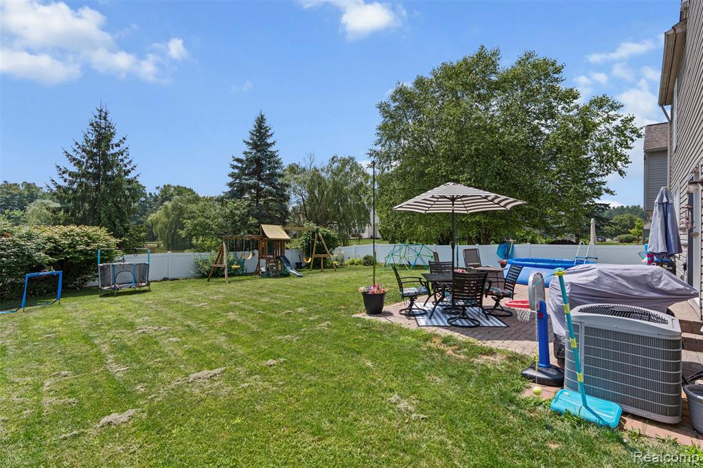7168 Roxbury Drive, Ypsilanti, MI 48197 — Photo 27