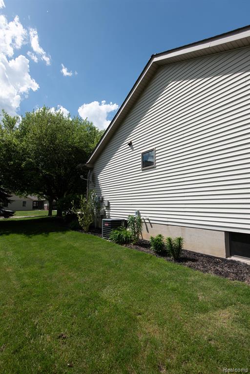 906 VILLAGE Drive, Davison, MI 48423 — Photo 59