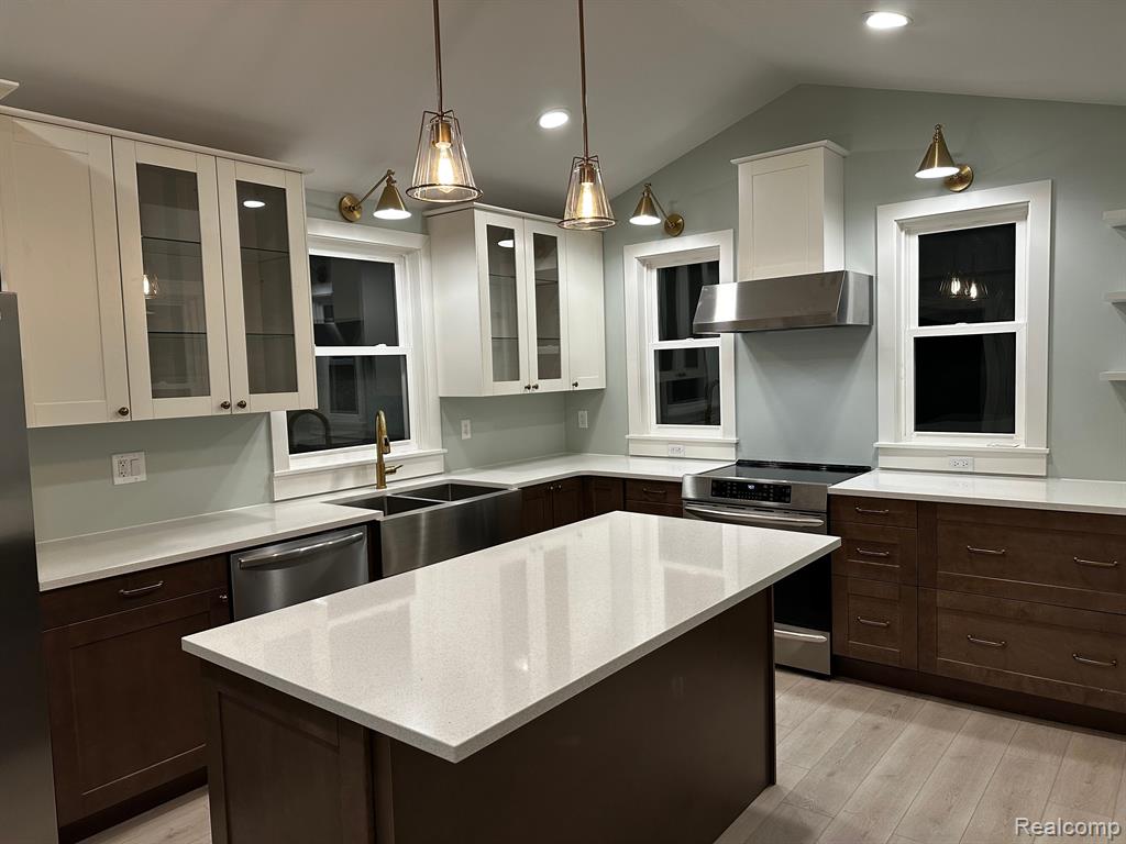 1449 BENVENUE Street, Sylvan Lake, MI 48320 — Photo 2