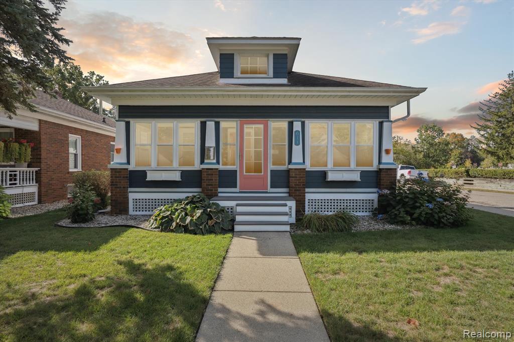 611 W Grand River Avenue, Howell, MI 48843 — front exterior