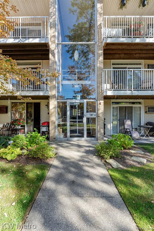 4909 CROOKS Road, E5, Royal Oak, MI 48073 — Photo 15