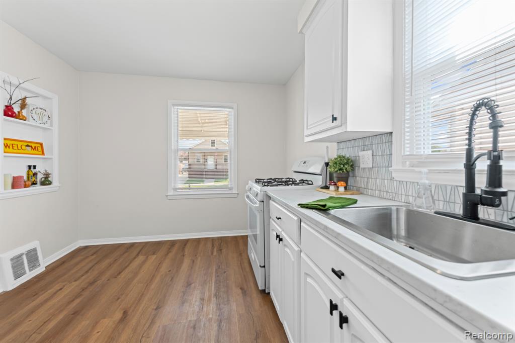 582 Mill Street, Lincoln Park, MI 48146 — Photo 7