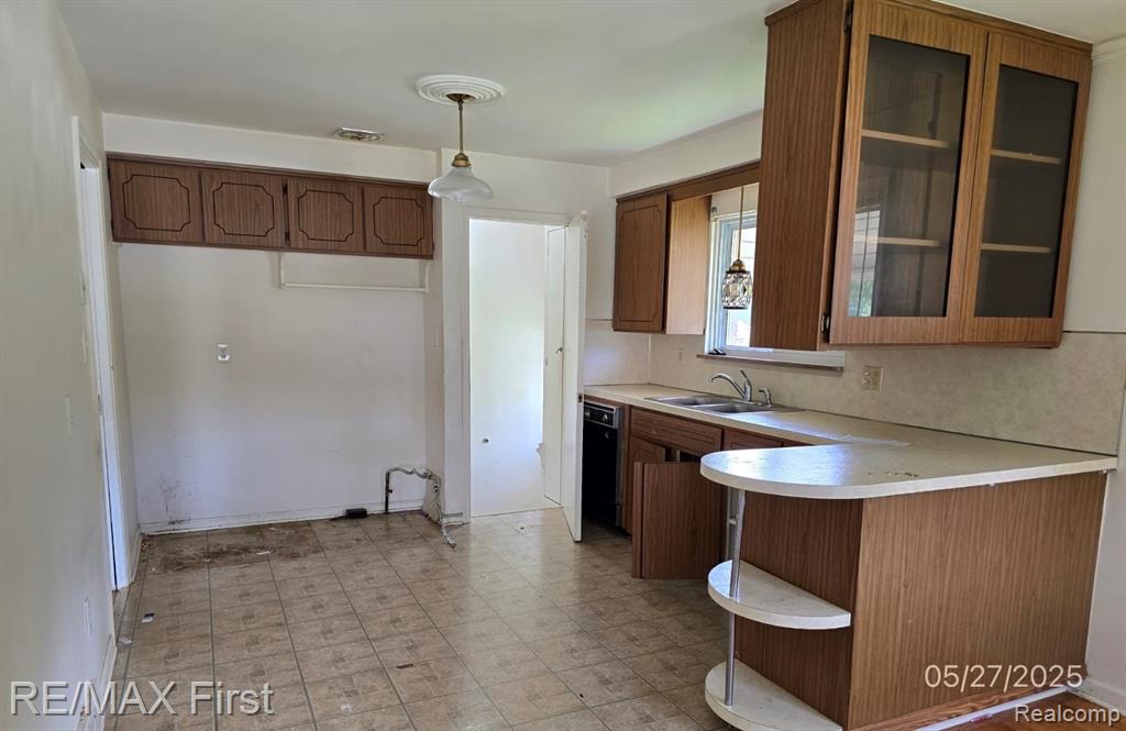 7210 Weingartz, Center Line, MI 48015 — Photo 3