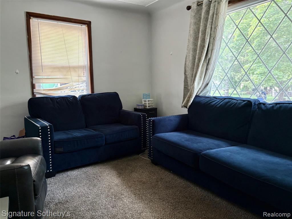 686 E Columbia Avenue, Pontiac, MI 48340 — Photo 2