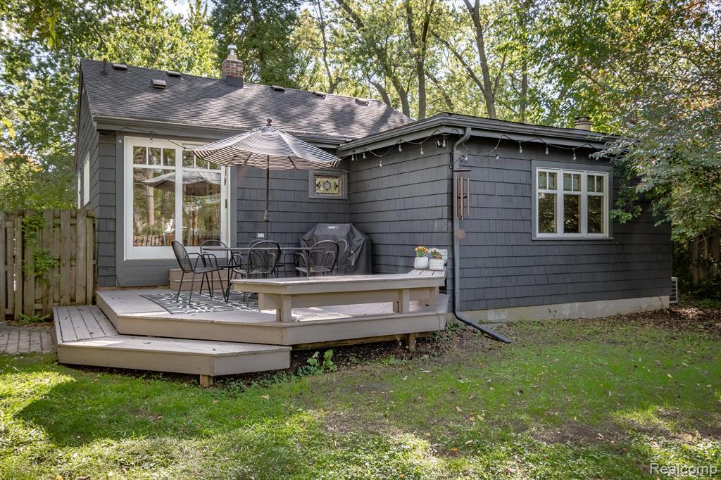 1335 KENSINGTON Drive, Ann Arbor, MI 48104 — Photo 2