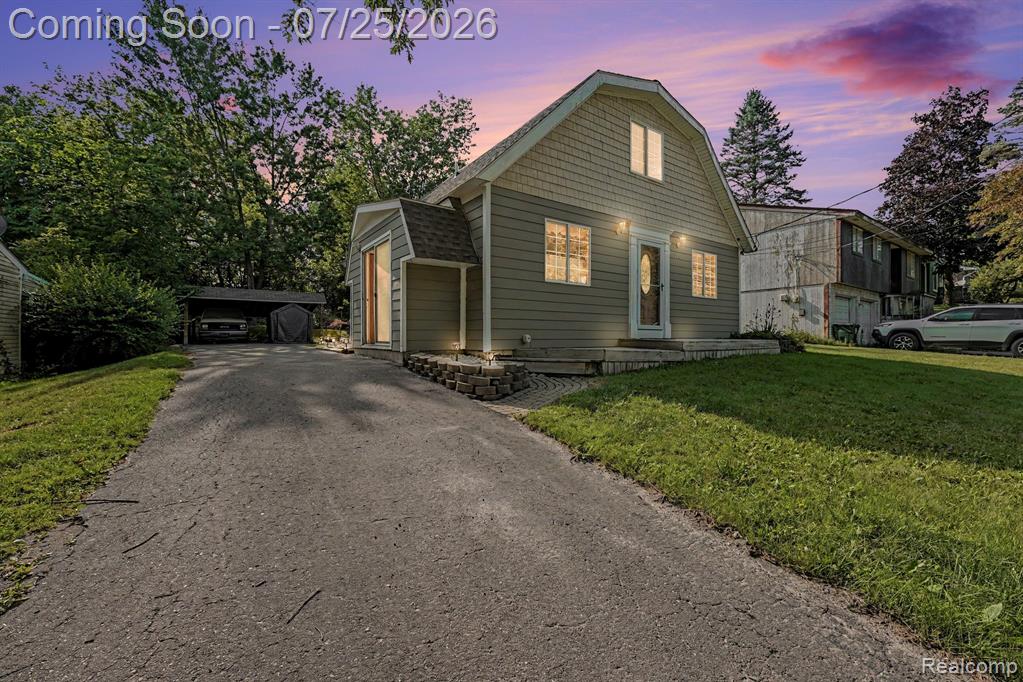 815 N Conklin Road, Lake Orion, MI 48362