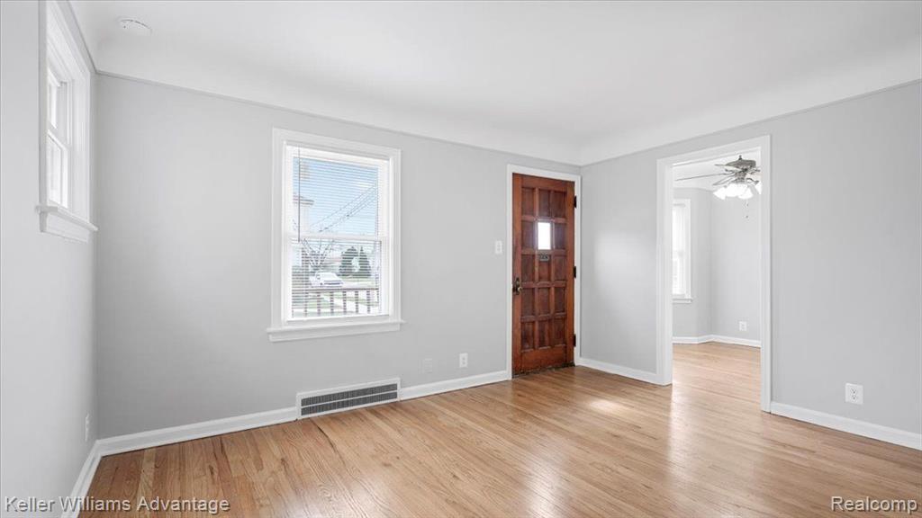 838 SAINT JOHNS Street, Wyandotte, MI 48192 — Photo 4