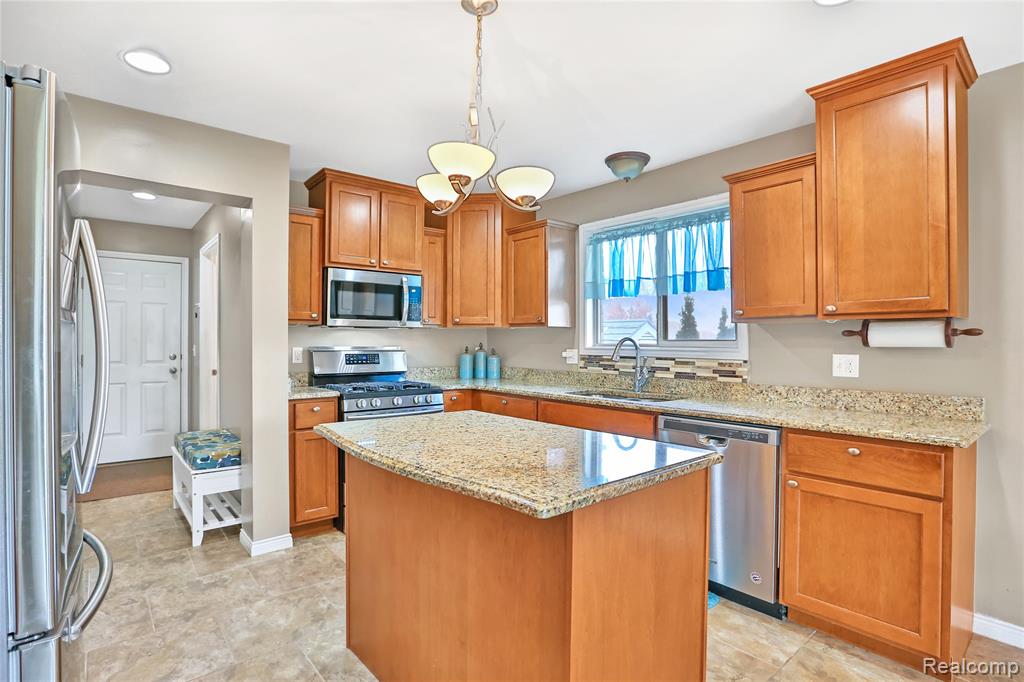52142 Pawnee Drive, Macomb, MI 48042 — Photo 13