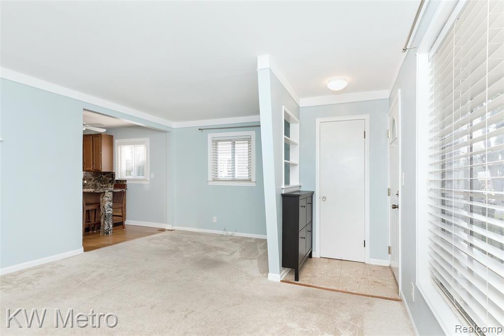 936 E Katherine Avenue, Madison Heights, MI 48071 — Photo 6