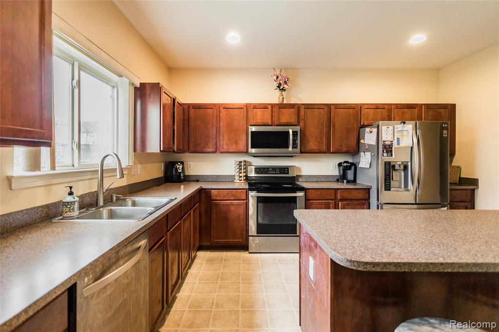 661 Lemay, Detroit, MI 48214 — Photo 8