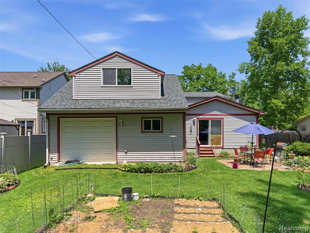 5565 Crescent Road, Waterford, MI 48327 — Photo 28
