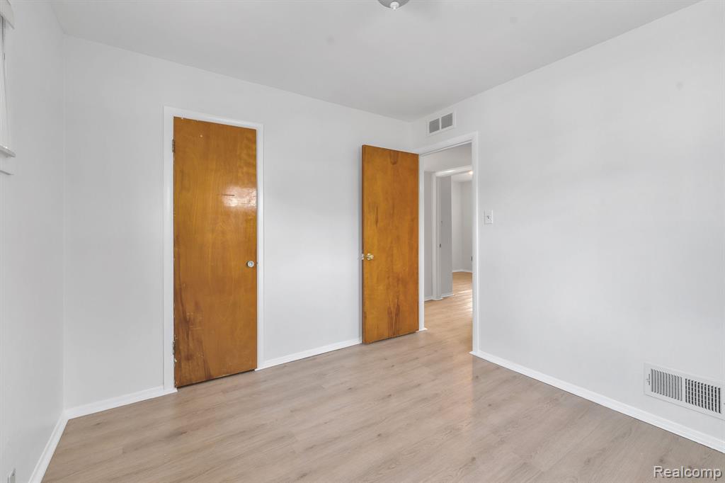 6571 N Highland Street, Dearborn Heights, MI 48127 — Photo 18