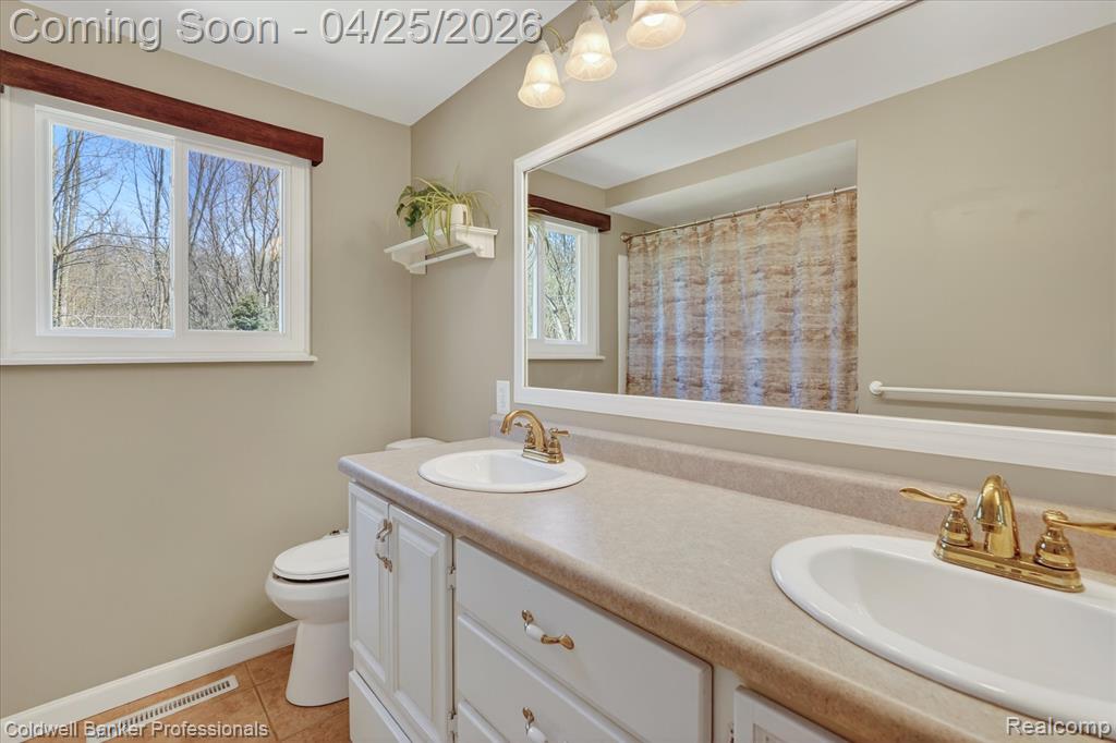 8303 Belle Bluff Drive, Grand Blanc, MI 48439 — Photo 23