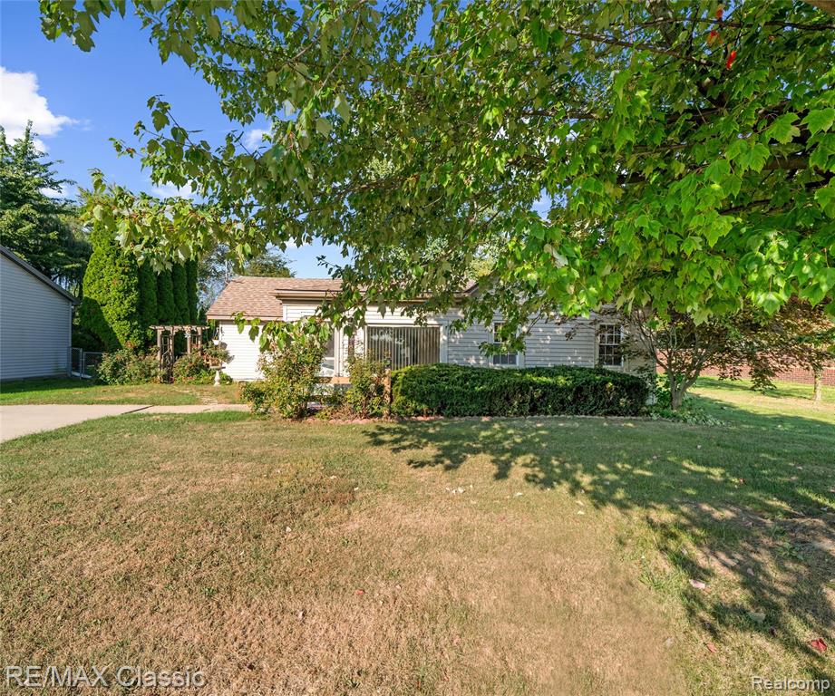 2185 Oakview Drive, Canton, MI 48187 — Photo 11