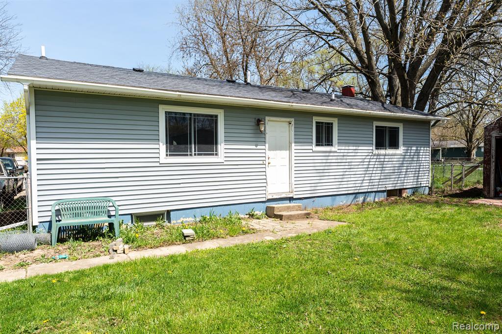 708 S GOMAS Court, Durand, MI 48429 — Photo 3