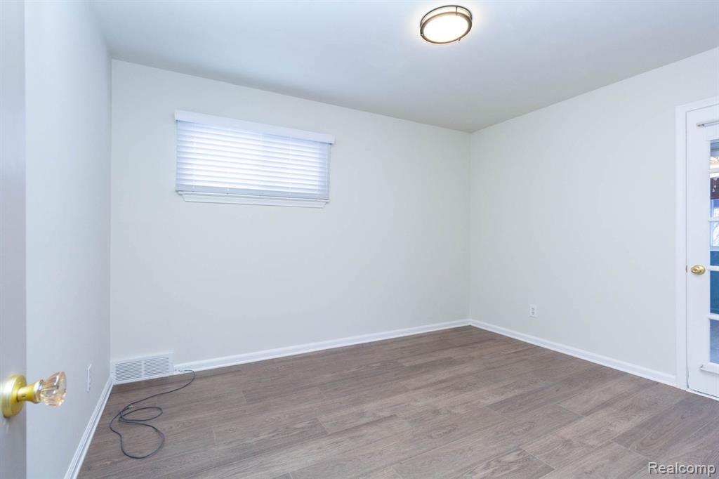542 S Manitou Avenue, Clawson, MI — Photo 17