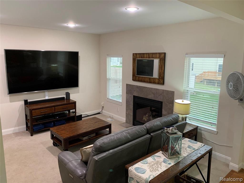 815 CALGARY Street, Auburn Hills, MI 48326 — Photo 18