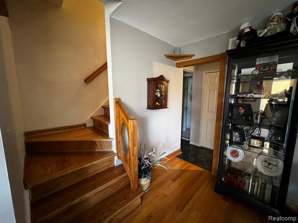 8514 HAMPSHIRE Drive, Sterling Heights, MI 48313 — Photo 22