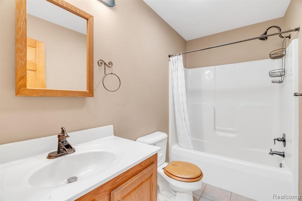 6917 CHASE LAKE Road, Fowlerville, MI 48836 — Photo 35