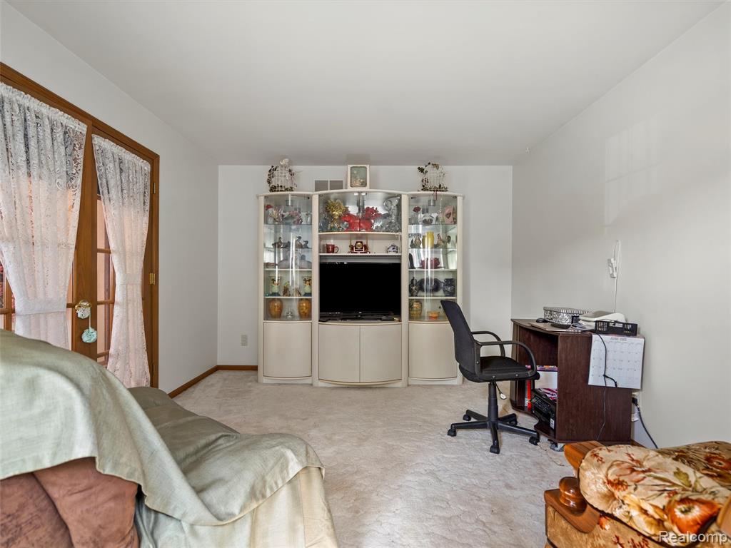 46386 Jackson Drive, Macomb, MI 48044 — Photo 9