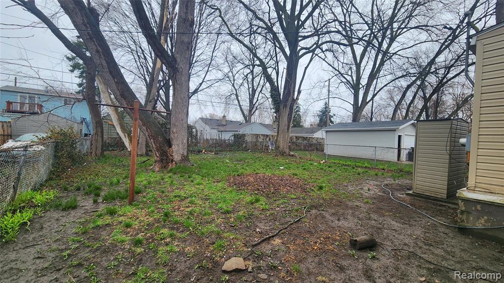 585 E Harwood Avenue, Madison Heights, MI 48071 — Photo 18
