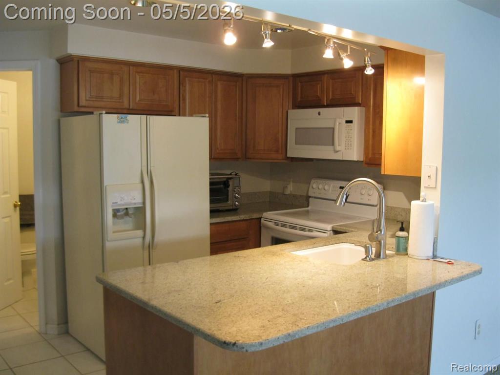 1873 LAKEVIEW Lane, Highland, MI — Photo 11