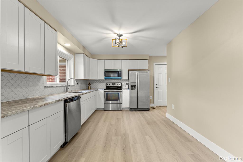 633 S Pontiac Trail, Walled Lake, MI 48390 — Photo 16