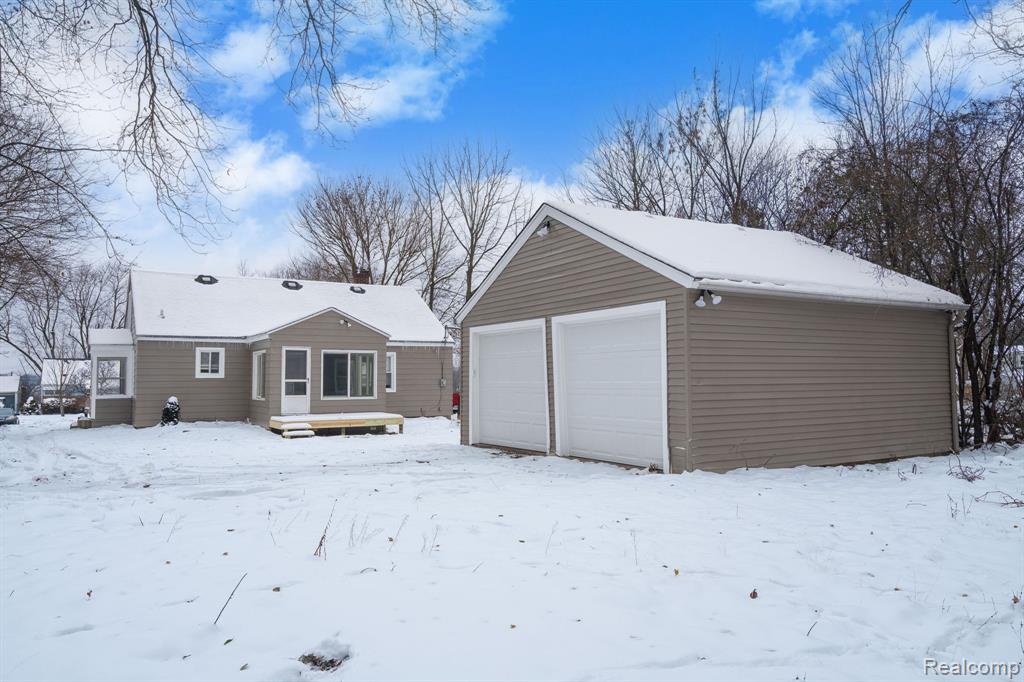76 Scott Lake Road, Waterford, MI 48328 — Photo 18
