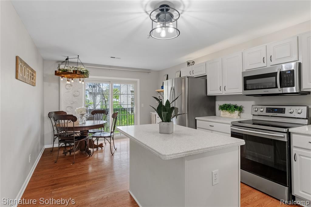 601 Village Lane, Milford, MI 48381 — Photo 16