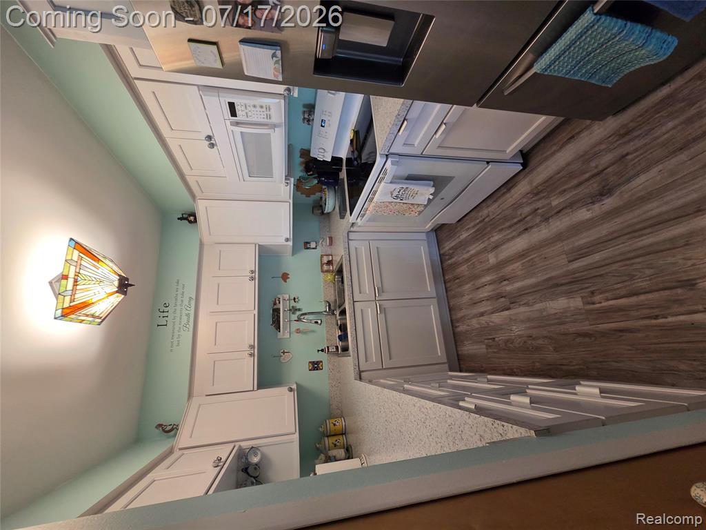902 Saybrook Drive, Waterford, MI 48327 — Photo 7