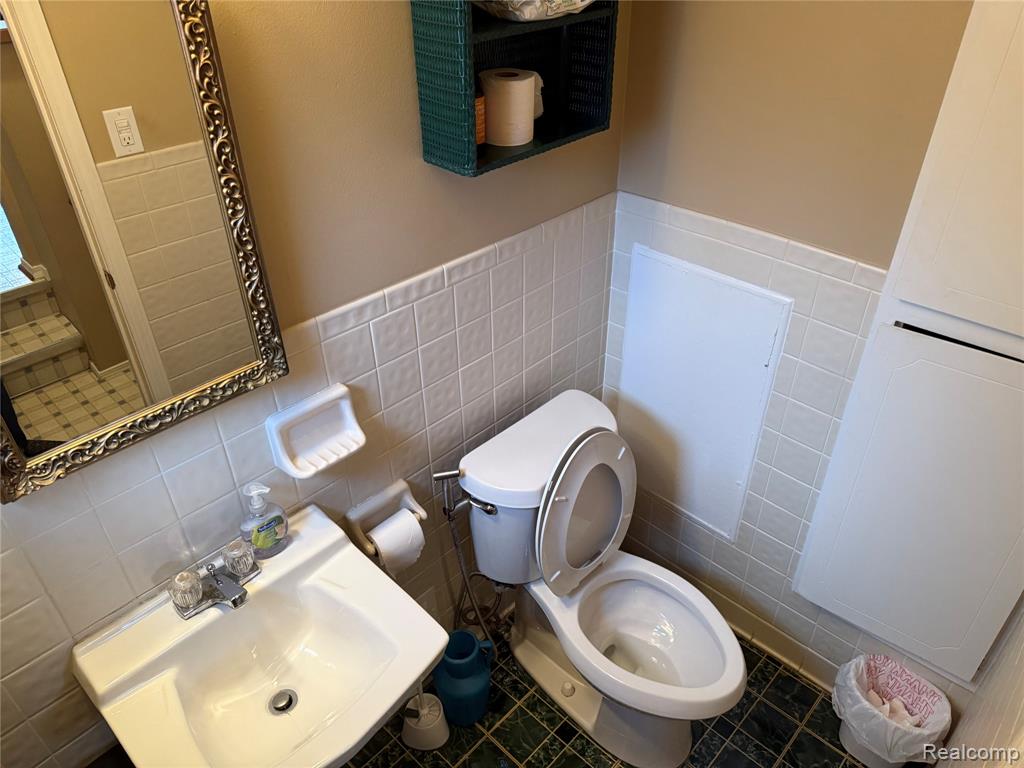 6193 N Bankle Court, Dearborn Heights, MI 48127 — Photo 3