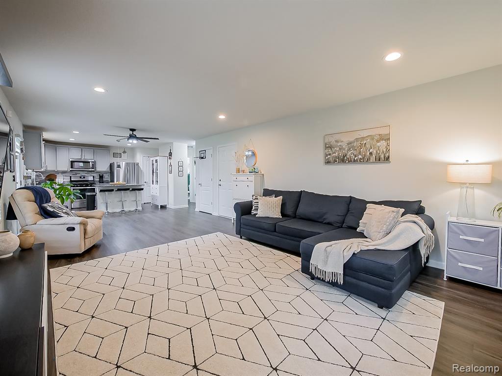 8640 Quincy Drive, Westland, MI — Photo 16