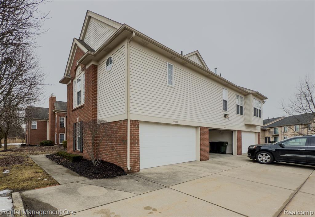 44327 LAKEPOINTE Drive, Sterling Heights, MI 48313 — Photo 38