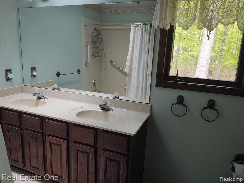 8841 FOSTER Road, Clarkston, MI — Photo 9