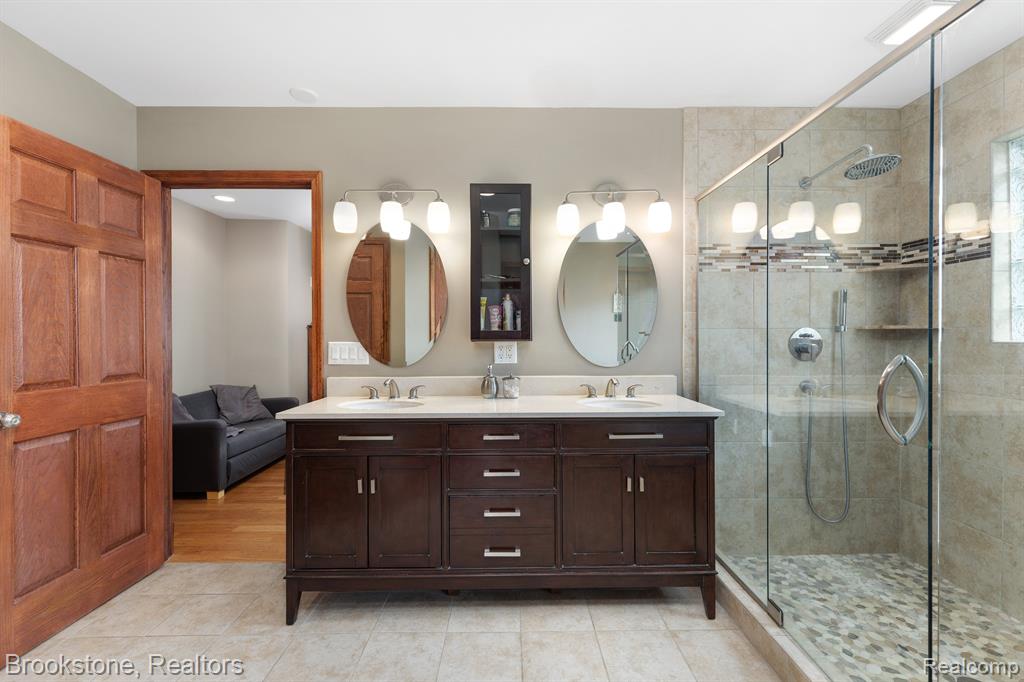 4121 CRYSTAL Street, West Bloomfield, MI 48323 — Photo 15