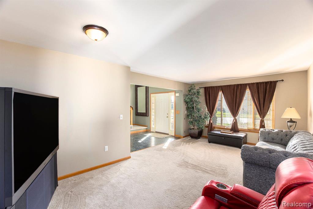 52644 CLEVELAND Street, New Baltimore, MI 48047 — Photo 10