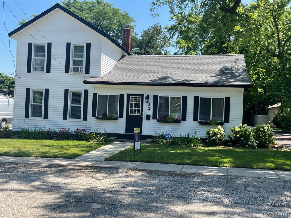 32 EAST Street, Oxford, MI 48371 — front exterior