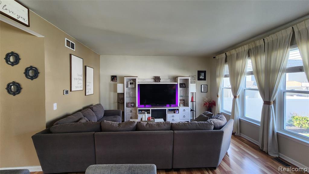 32249 E Brampton Street, New Haven, MI 48048 — Photo 2