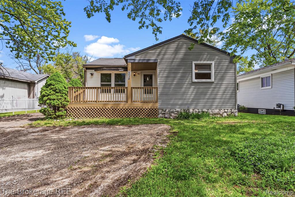 6430 Cloverton Drive, Waterford, MI 48329 — front exterior
