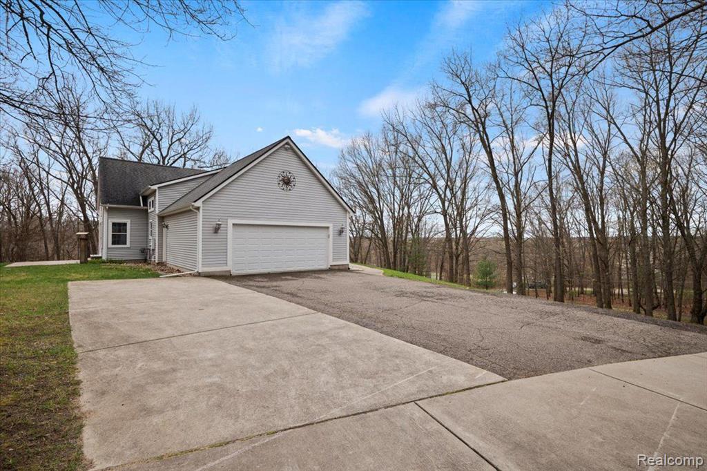 845 Rowlinson Lane, Ortonville, MI 48462 — Photo 47