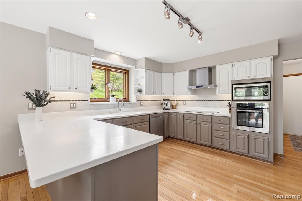 2484 PINE HOLLOW Trail, Brighton, MI 48114 — Photo 13