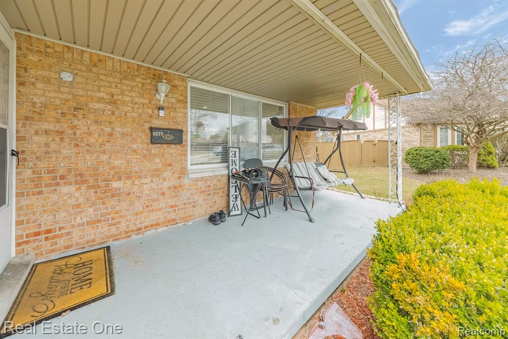 4275 NICKOLAS Drive, Sterling Heights, MI 48310 — Photo 3