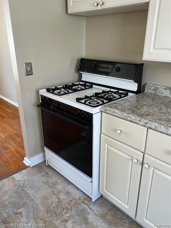 697 E ANNABELLE Avenue, Hazel Park, MI 48030 — Photo 23