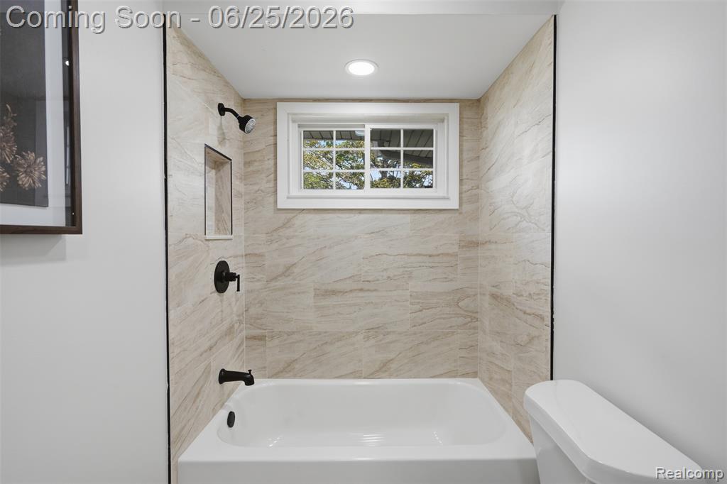 8585 Dixie Lane, Dearborn Heights, MI 48127 — Photo 16