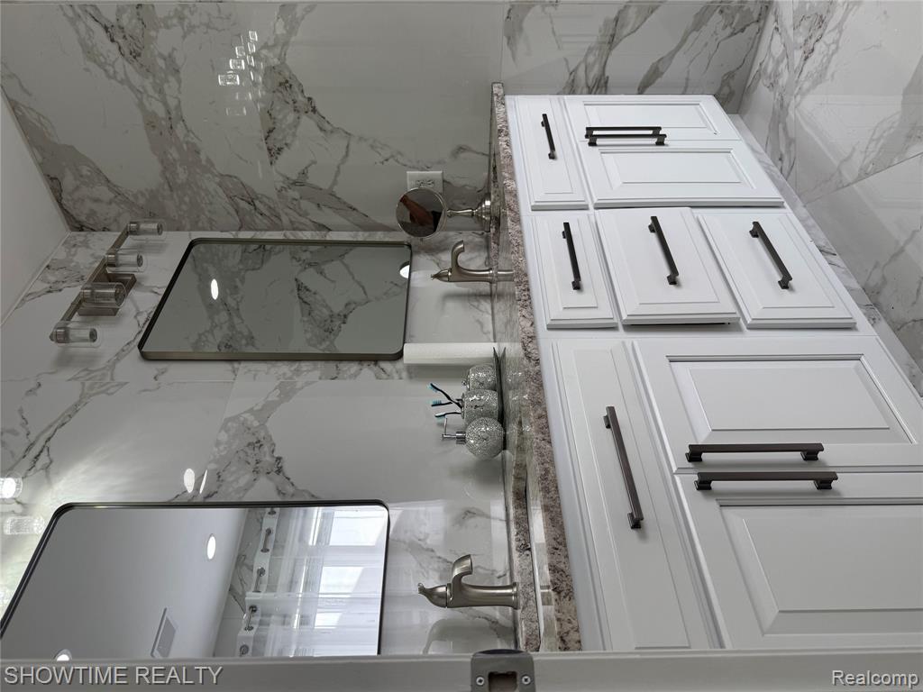 21523 Mackenzie Drive, Macomb, MI 48044 — Photo 18