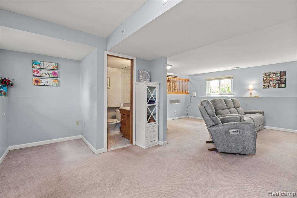 43057 Bond Court, Sterling Heights, MI 48313 — Photo 48